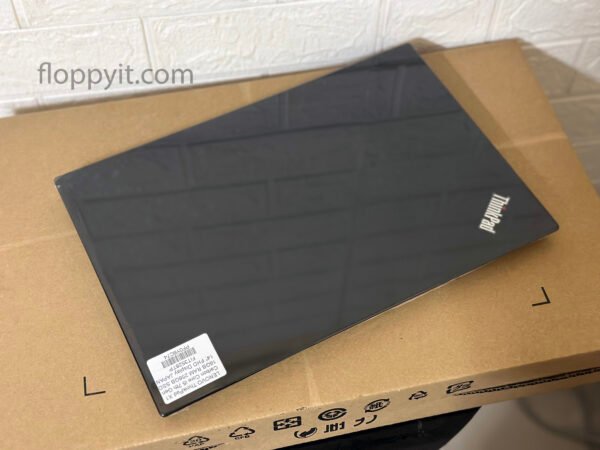 X1 Carbon Core i5 | 16/256 SSD 14" FHD Display From JAPAN - Image 2